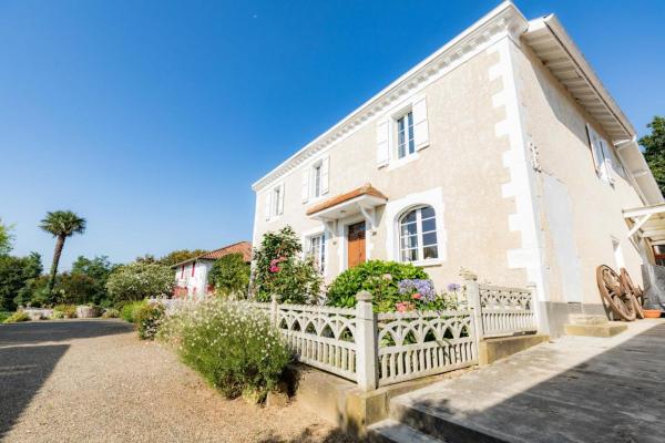 写真にはCastelnau-Chalosse市にあるJouandeouが写っています。
