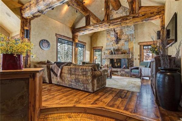 Φωτογραφία 4: Rustic-elegance wrapped in custom mountain luxury, steps from Baldy Hiking Trail and shuttle stop