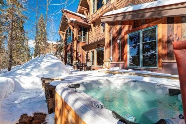 Φωτογραφία 5: Rustic-elegance wrapped in custom mountain luxury, steps from Baldy Hiking Trail and shuttle stop