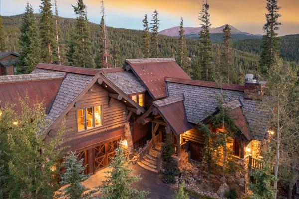 Φωτογραφία 7: Rustic-elegance wrapped in custom mountain luxury, steps from Baldy Hiking Trail and shuttle stop