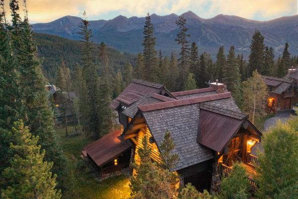 Φωτογραφία 8: Rustic-elegance wrapped in custom mountain luxury, steps from Baldy Hiking Trail and shuttle stop