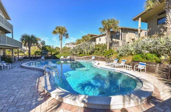 På billedet ses objektet Sunny Daze Sea Dunes Townhome - Pool - Green Turtle B6 Down beliggende i byen Edgewater.