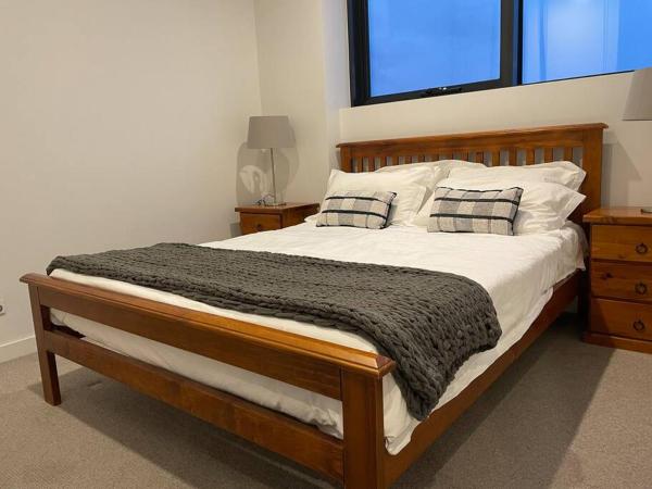 Lovely 1BD condo with free parking city view, Melbourne