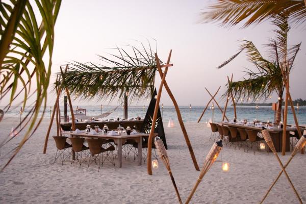 På bilden syns objektet Nazaki Beach Hotel & Spa Maldives som ligger i staden Laamu.