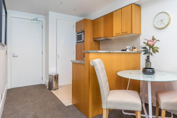 Foto 4: Comfortable & Cozy - Newly Furnished 'Quays' Share Save
