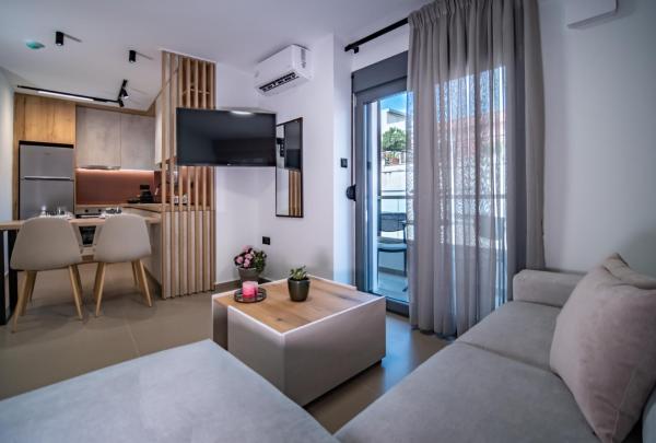照片显示了位于Volos市的Nestia urban apartments物件。