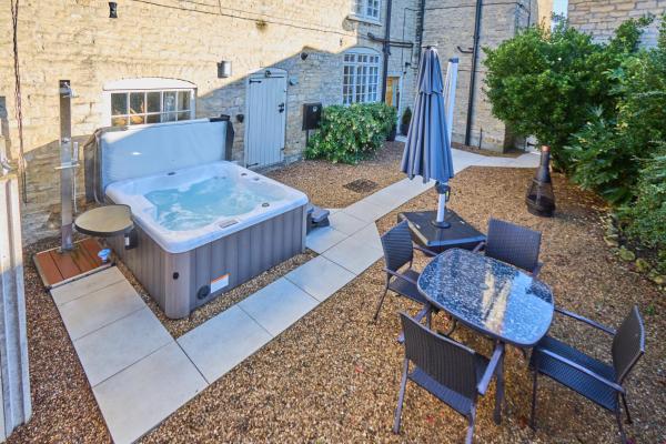 A la foto es mostra l'objecte The Retreat-luxury cottage with hot tub (sleeps 4) situat a la ciutat de Nettleham.