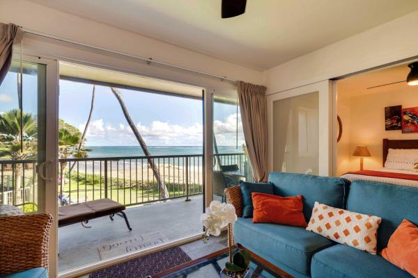 A la foto es mostra l'objecte Waipouli Beachfront Condo with Balcony and Ocean Views situat a la ciutat de Kapaa.