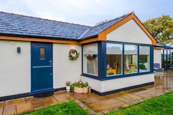 A la foto es mostra l'objecte The Knoll Lodge- Beautiful Luxurious One Double Bedroom Property situat a la ciutat de Farington.