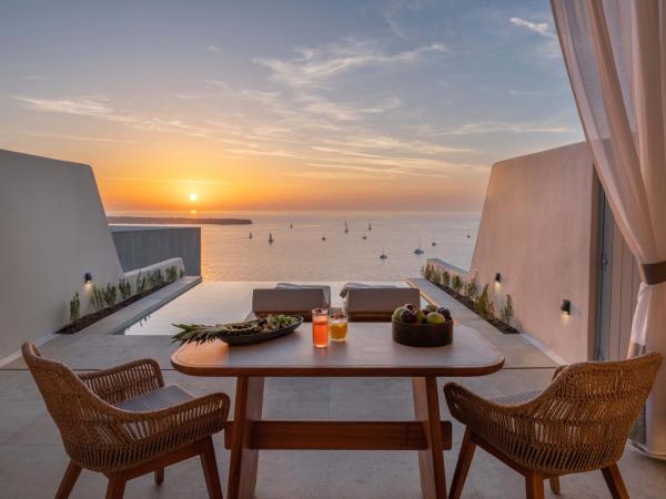 På billedet ses objektet Santo Mine Oia Suites beliggende i byen Oia.