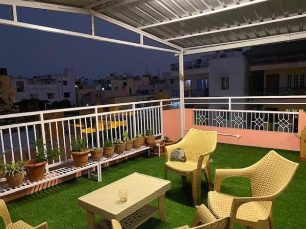 Big Studio rooms with patio-only for Girls& couple, Bengalúr
