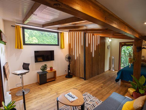 På billedet ses objektet Kalinao - Bungalow chic en nature beliggende i byen Les Abymes.