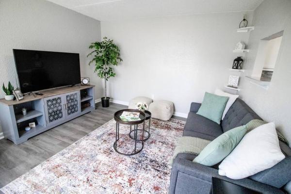 照片显示了位于Gulfport市的Gulfport 2 br Apt with High speed Internet 1310物件。