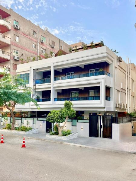 Nella foto è visibile l'oggetto مخصص للعوائل فقط Four Elements situato nella città di Il Cairo.