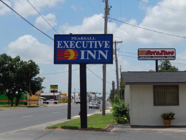 A la foto es mostra l'objecte Executive Inn Pearsall situat a la ciutat de Pearsall.