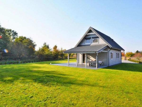 A la foto es mostra l'objecte Holiday home with private garden close to the lake situat a la ciutat de Osieki.