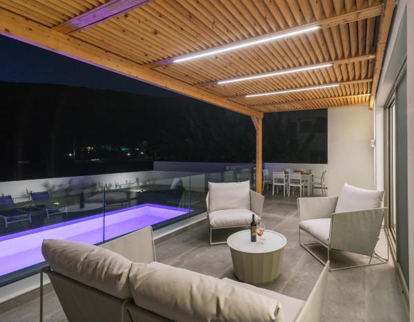 Na zdjęciu widoczny jest obiekt Luxury Villa Muse Calliope położony w mieście Matala.