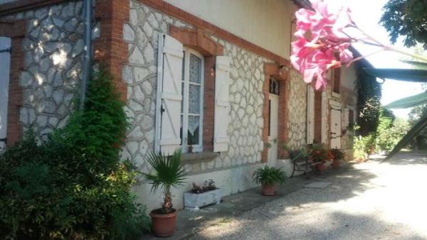 A la foto es mostra l'objecte Gîte les Marronniers situat a la ciutat de Villemade.