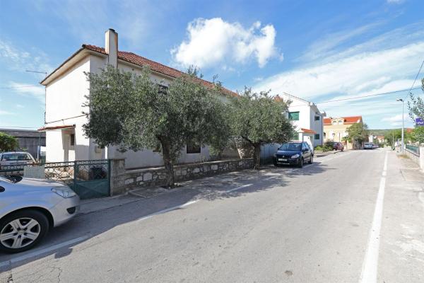 A la foto es mostra l'objecte Apartment Center and beach situat a la ciutat de Vodice.