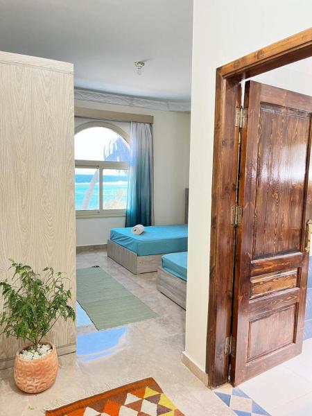 A la foto es mostra l'objecte Calma blue house situat a la ciutat de Dahab.