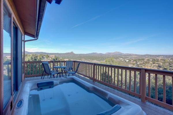 Nella foto è visibile l'oggetto Hot Tub, Mountain Views Scenic Prescott Home situato nella città di Prescott.