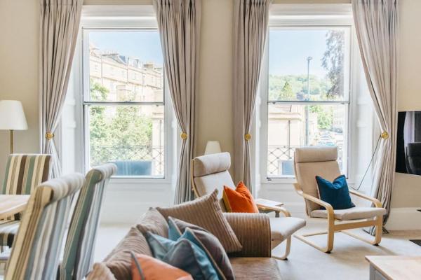 Na fotografii je vidět objekt Luxury, Central, Sun-Filled 3 Bed Haven in Bath nacházející se ve městě Bath.