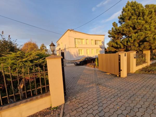 Na fotografii je vidět objekt La Casa De Roland nacházející se ve městě Siepraw.