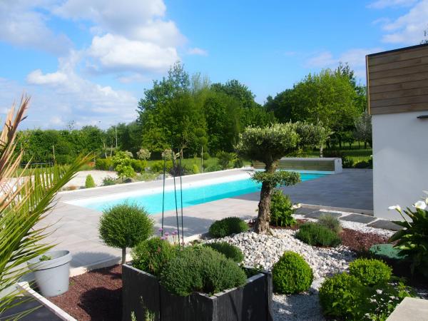 Nella foto è visibile l'oggetto L'Ecolière - Villa Piscine Chauffée - Rêve au Mans situato nella città di Teillé.
