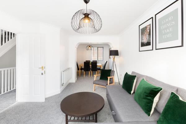 Newly Renovated - 4 Bedroom Anchor House - Close to JQ, Birmingham City Centre - Groups & Contractors, Birmingham