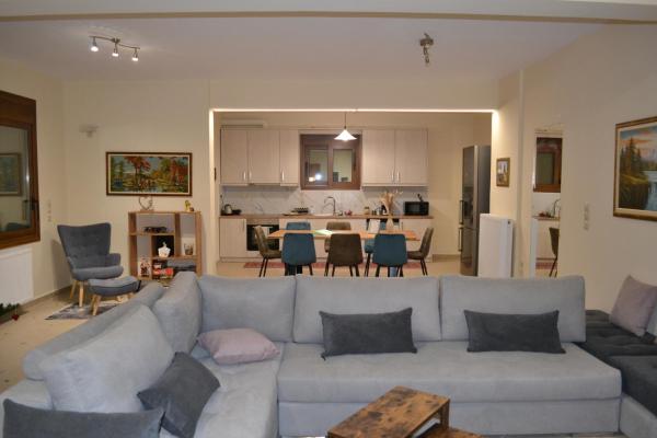 A la foto es mostra l'objecte Gravia's Villa situat a la ciutat de Graviá.