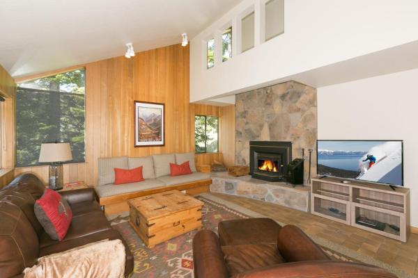 A la foto es mostra l'objecte Juniper at Alpine - Private Hot tub, Pet Friendly & Free Shuttle to Slopes situat a la ciutat de Olympic Valley.