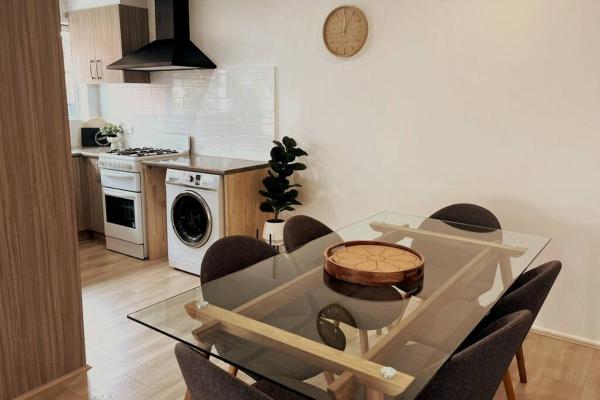 Foto 5: Spacious Unit in Convenient Location