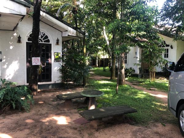 Na fotografii je vidět objekt Sylvester Villa Hostel Negombo nacházející se ve městě Negombo.