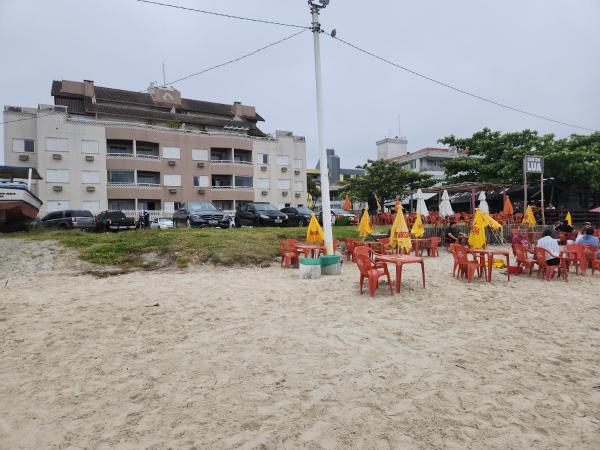 På billedet ses objektet Apartamento pe na areia e com vista linda beliggende i byen Florianópolis.
