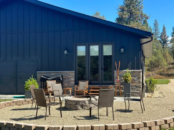 På bildet vises objektet Log Cabin Lane Guesthouse som ligger i byen Stevensville.