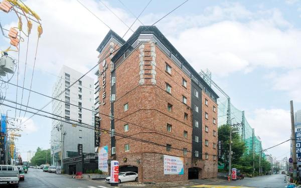 A la foto es mostra l'objecte 24 Block Hotel situat a la ciutat de Suwon.