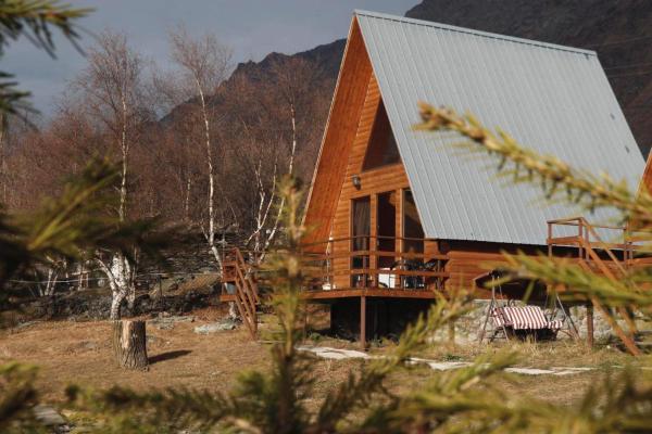 A la foto es mostra l'objecte AURA Cottages situat a la ciutat de Kazbegi.