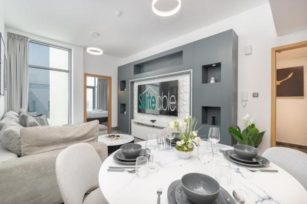 A la foto es mostra l'objecte Modern Comfort in a Spacious Apartment - Suiteable situat a la ciutat de Dubai.