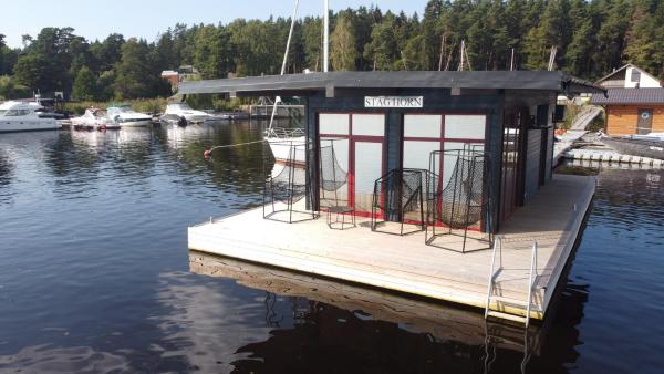 StagHorn floating river house, Jūrmala