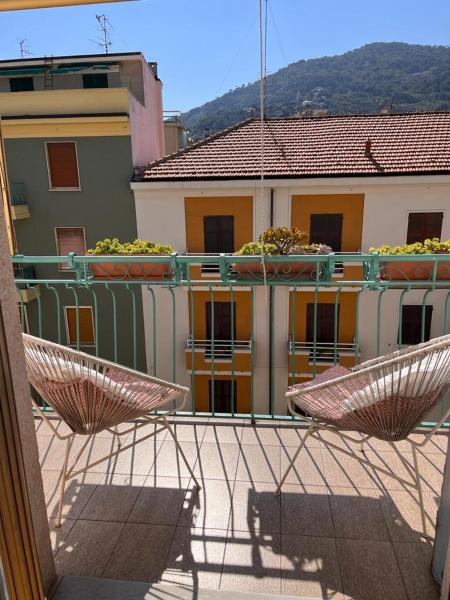 A la foto es mostra l'objecte Casa mare situat a la ciutat de Alassio.