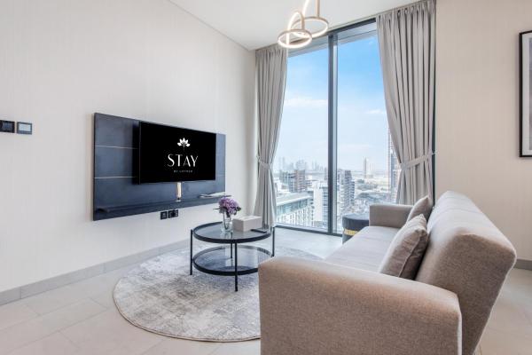 STAY BY LATINEM Luxury 2BR Holiday Home W1504 near Burj Khalifa, Dubaj