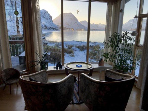 Nella foto è visibile l'oggetto Nordbo - unik plass med utsikt over Rambergstranda situato nella città di Ramberg.