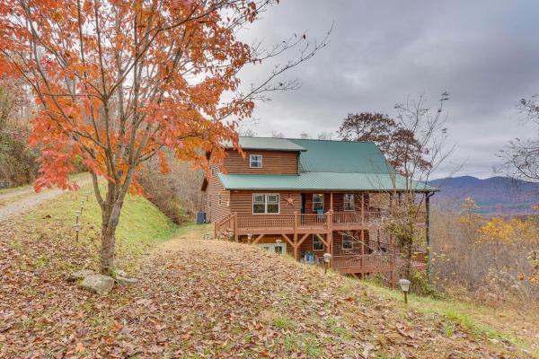 Na fotografii je vidět objekt Spacious Murphy Retreat with Decks and Game Room! nacházející se ve městě Salem.