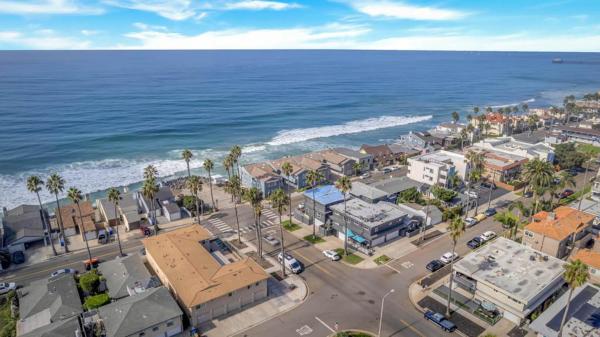 Billede 2: Tower 9 Oceanside, 1BD Boutique Retreat, Steps from the Beach, Sleeps 4