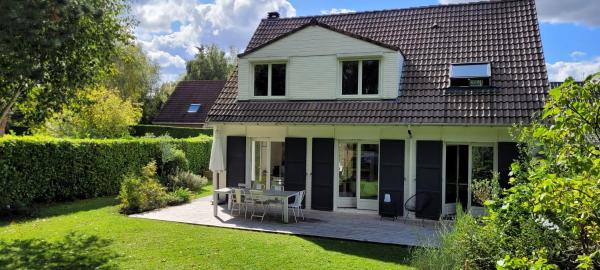 A la foto es mostra l'objecte Villa 4ch jardin proche de Lille situat a la ciutat de Linselles.