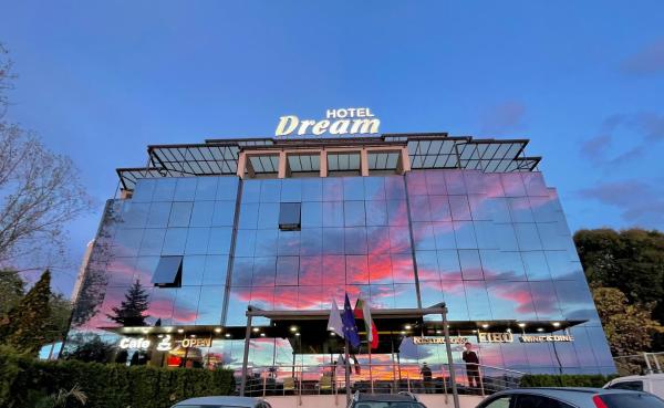 На фото показан объект Hotel Dream, расположенный в городе София.