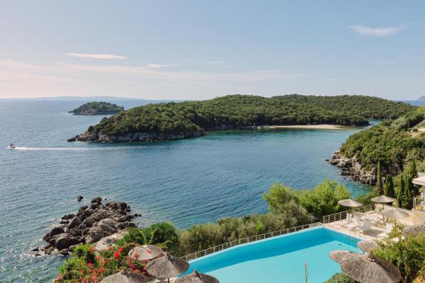 A la foto es mostra l'objecte Costa Smeralda situat a la ciutat de Sivota.