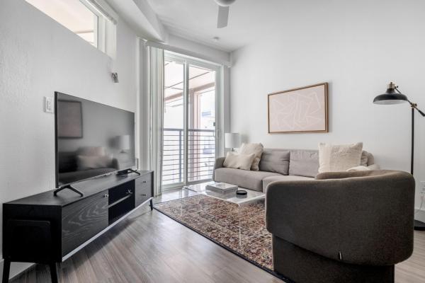 A la foto es mostra l'objecte Downtown 1br w deck gym nr shopping ATX-214 situat a la ciutat de Austin.