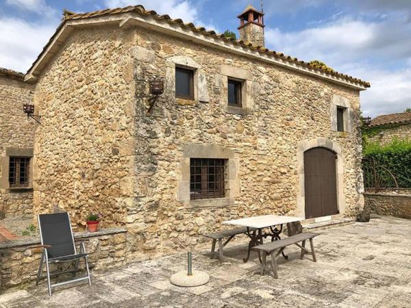 A la foto es mostra l'objecte Aricus Rural: Cal Tià situat a la ciutat de Santenys.