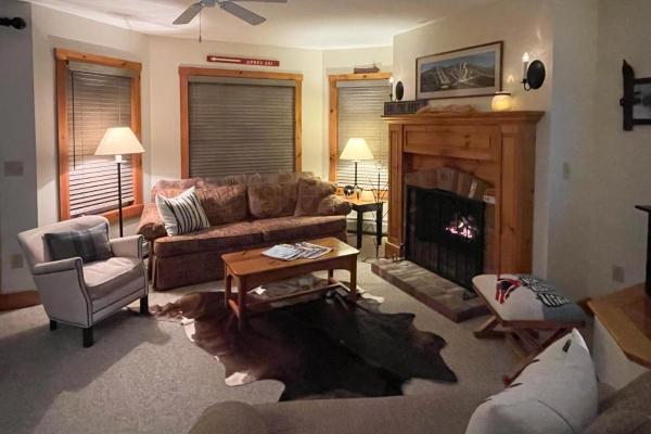 På billedet ses objektet Jay Peak Village Home 375 beliggende i byen Jay.